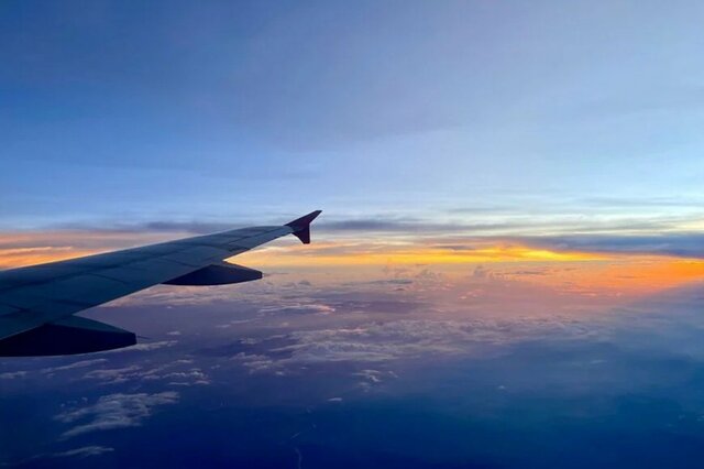 飛行機で泣き出してしまった「1歳の女の子」　客室乗務員の「気転をきかせた接客」に大反響