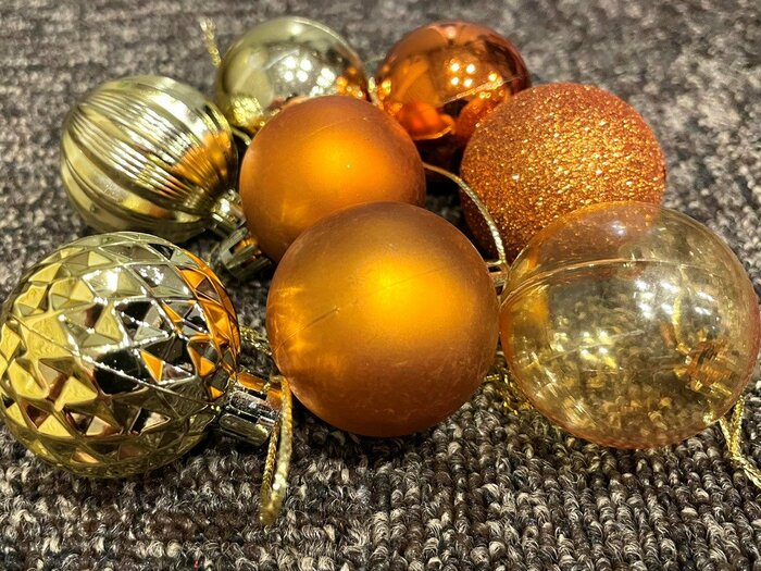 直径4cmのクリスマスボール8個