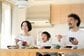 株主優待で外食代は浮く？優待利回り2%なら投資額10万円あたり年約2000円で、株価が10%下がると優待の約5年分