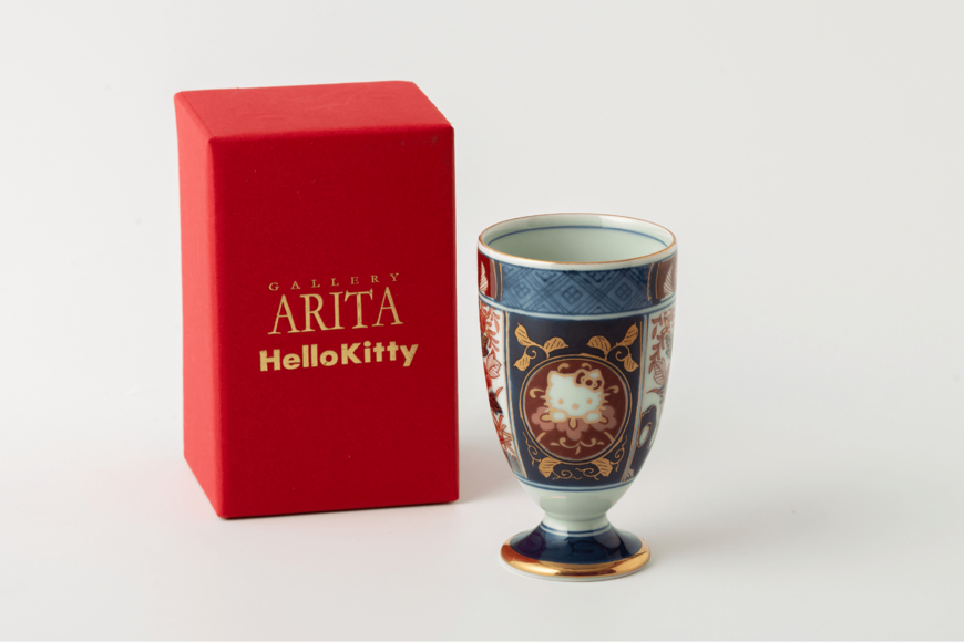 出所：ふるさとチョイス GALLERY ARITA 【有田焼×ハローキティ】古伊万里金彩牡丹 ワイングラス