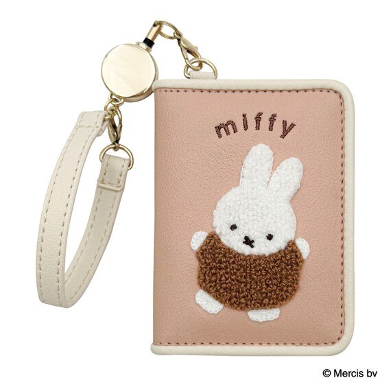 出所：ニトリ公式通販ニトリネット オープンパスケース miffy（ルンルンサガラシリーズ）
