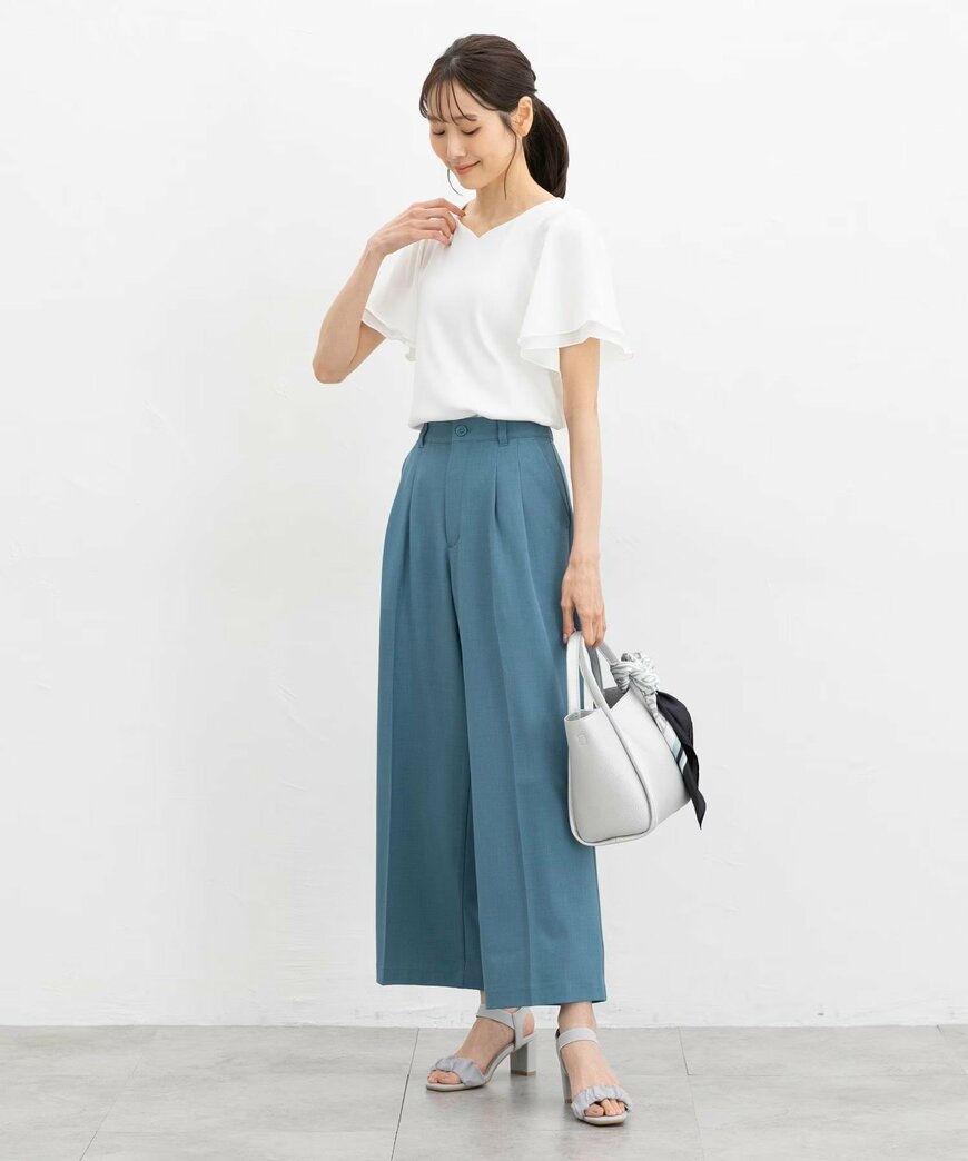 出所：ハニーズ公式　ハートネックトップス