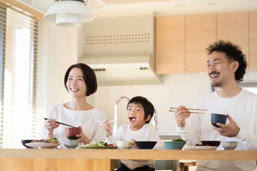 築50年団地暮らしの「生活感」を隠しきる！初心者でもカフェ空間をつくれるDIYを紹介