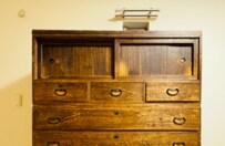 祖母から受け継いだ100年ものの桐箪笥　職人の手によって生まれ変わった姿がSNSで話題に