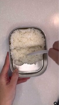 【女子高生弁当】昭和レトロなアルミ弁当箱で作る「唐揚げ弁当」が話題「ボリューム満点でお弁当箱からあふれちゃいそう！」
