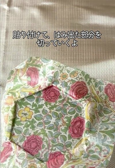 デザインシールシートを貼る六角形の木箱