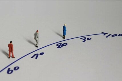 【年金パターン一覧表】女性の厚生年金は平均月11万円。男性と月6万円の格差が開く理由を5パターンのライフコースで解説