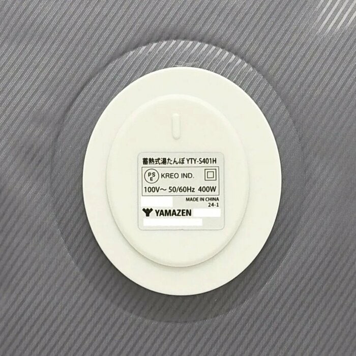 付属の蓄熱用電源コードを本体に接続し、コンセントに差し込むだけ