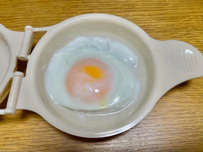 完成した目玉焼きの仕上がりに大満足