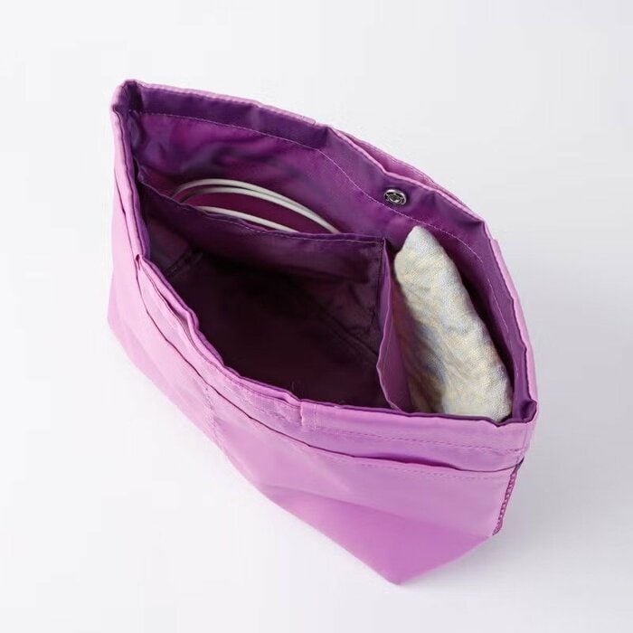 厚みのあるアイテムも安定して収納できるのが嬉しいポイント