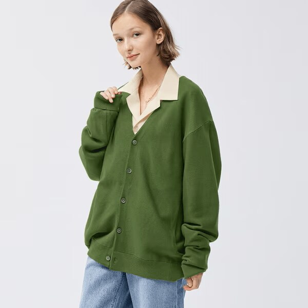 ビンテージライクなデザインのカーディガン