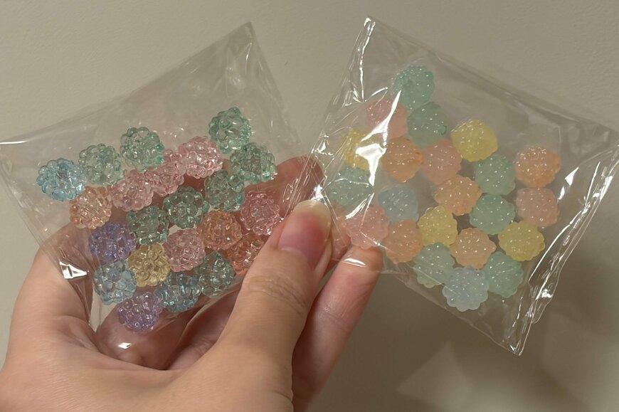 筆者撮影（ダイソー、こんぺいとう風ビーズ（ミックス、22個） 10mm）