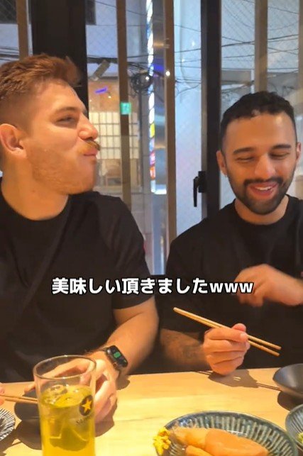 「美味しい」が止まらない！外国人観光客、日本の「おにぎり」と「おでん」に大興奮