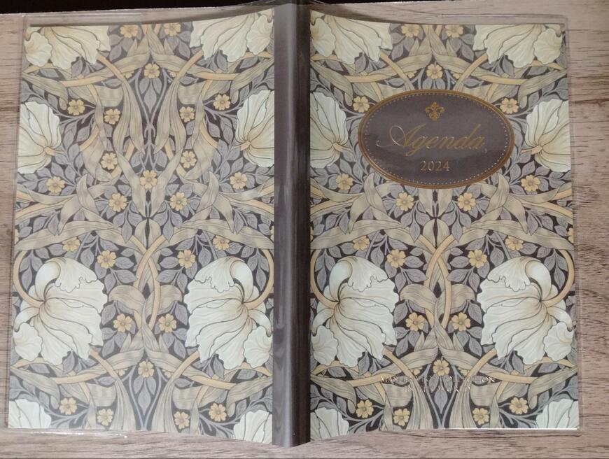 筆者撮影（セリア、B6ダイアリー マスターピースコレクション/WM 日曜始まり）