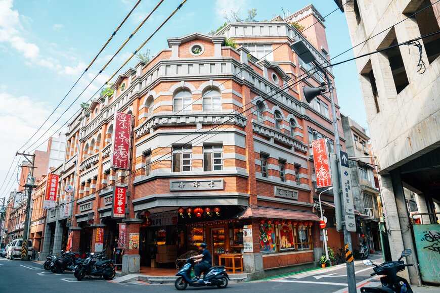 Sanga Park/shutterstock.com