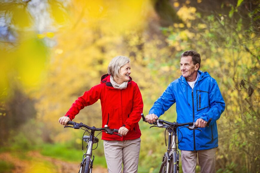 65歳以降のリタイア夫婦「老後の貯蓄額」と月の収支はいくらか。健康寿命は男性で72.68歳
