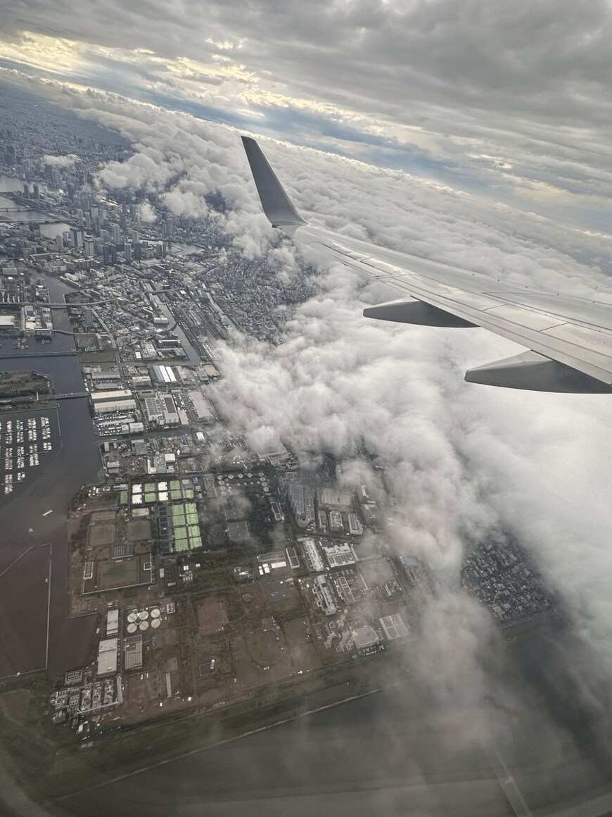 機体の上昇中に見えた東京の湾岸部