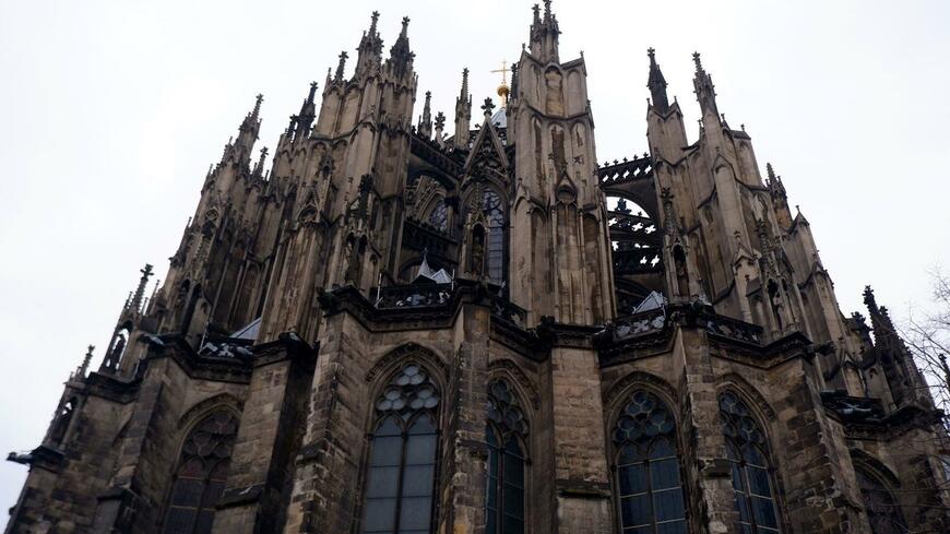 ケルン中央駅近くにあるケルン大聖堂