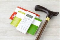 《申請しないともらえないお金7選》シニア世代を支える「年金・雇用・介護」の公的給付・助成まとめ