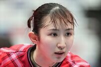 卓球・早田ひな スペイン観光オフショットに「脚長強調」「別人かと」「ほっそーーい！」世界的巨匠とのまさかの2ショットも