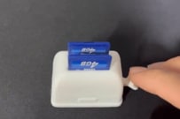 保管場所に困るSDカード　3Dプリンターで作った「トースト型ホルダー」がかわいくて実用的