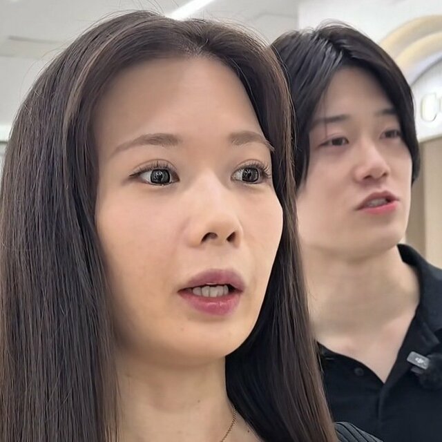 ロングヘアの女性がレイヤーカットに挑戦。大人可愛くスタイルチェンジした仕上がりに満足