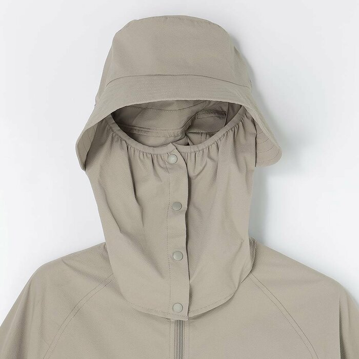 帽子をかぶっているような感覚で直射日光を遮れるのが大きな特徴