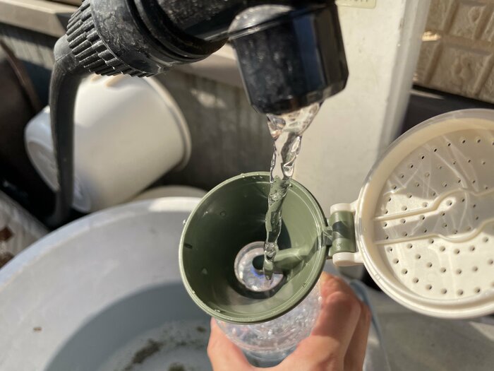 水がこぼれにくい構造のキャップ