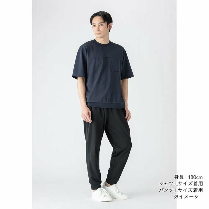 お出かけ着としても違和感なく着回せるデザインです