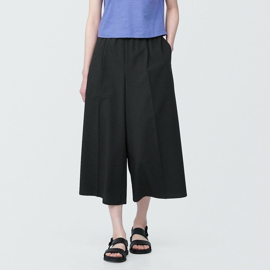 出所：無印良品公式　婦人　風を通すストレッチサッカークロップドパンツ