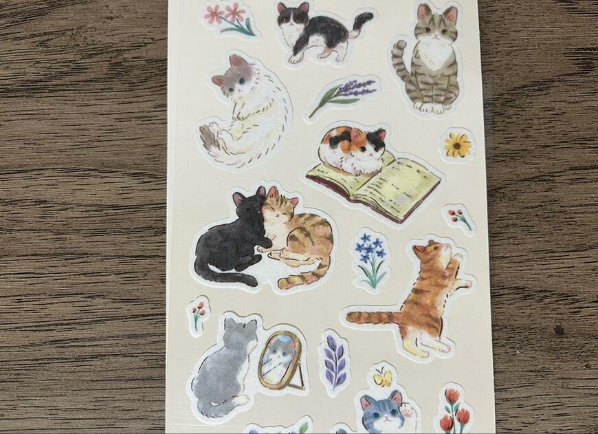 筆者撮影(ダイソー、シートステッカー(猫文具、花と猫))