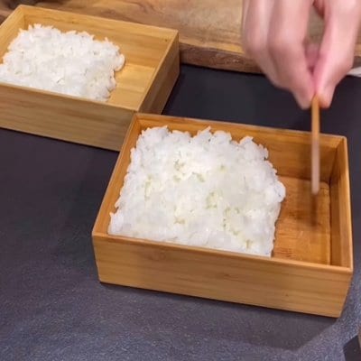 「これ絶対うまいやつ」〈照り焼きチキン〉をどーん！とのっけた【ボリューム満点弁当】が豪華と話題