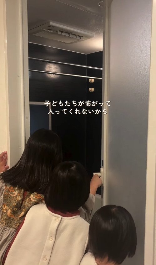 【築15年中古マンションDIY】「まるで廃墟…」暗いお風呂を剥がせる壁紙で明るくイメチェン!