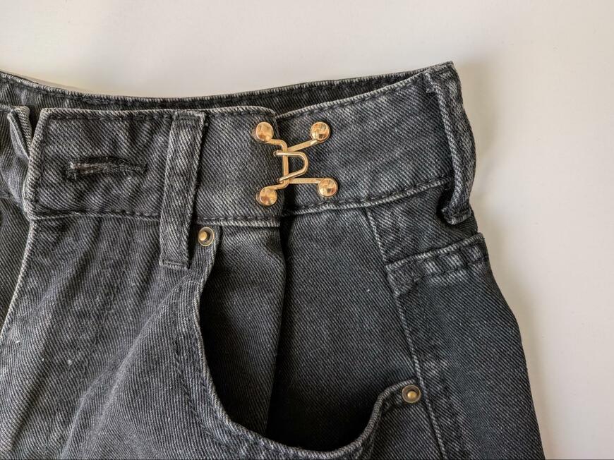 筆者撮影（セリア　ウエスト調整バックル）