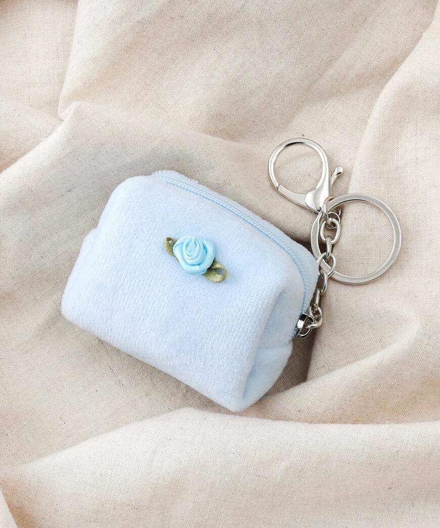 出所：パルグループ公式ファッション通販サイト 3COINS ふかふかミニポーチ