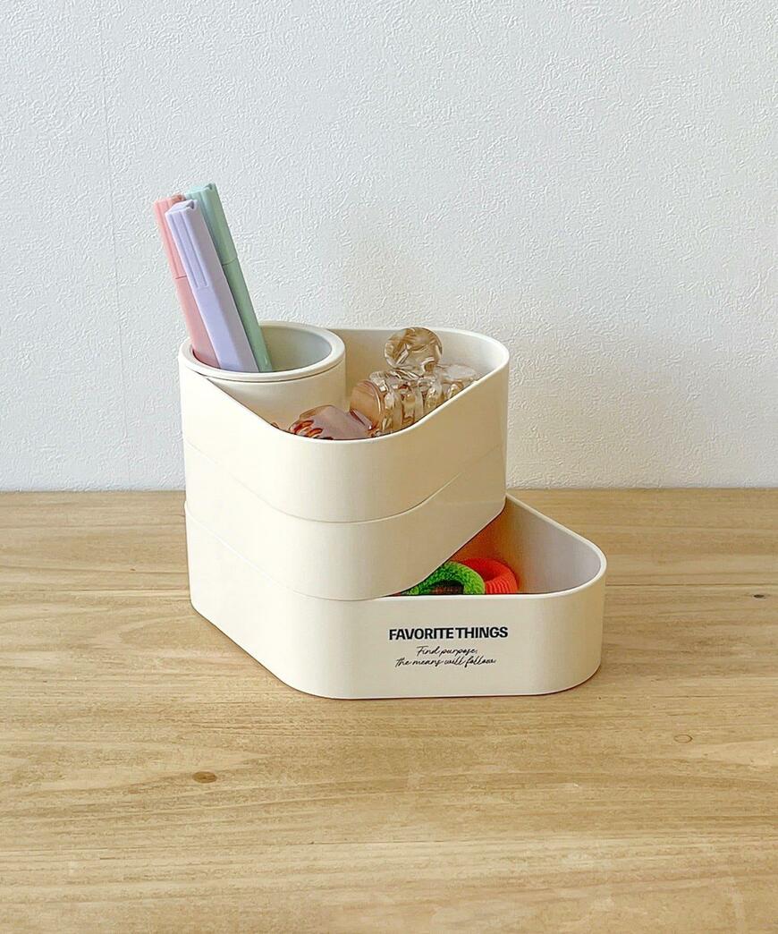 出所：パルグループ公式ファッション通販サイト 3COINS 小物入れ付きペンスタンド