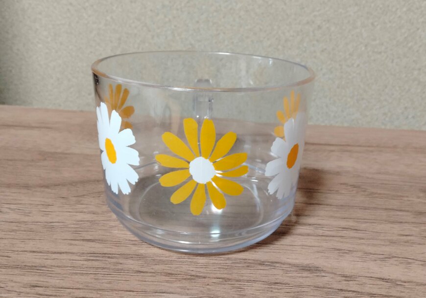 筆者撮影（セリア、クリアマグカップ 1P レトロフラワー）