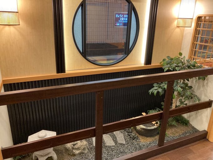 阪急電車内の坪庭