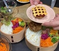 【あみあみハンバーグ弁当】フォロワー50万人超の@_k_i_k_i_oさんが作る！「蓋はのせるだけ」弁当が話題