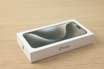 iPhoneなのにカメラレンズがない？　驚きの製品に「なんだこれ」「製造ミス？」