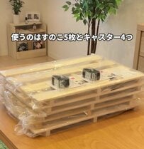 【100均DIY】ダイソーの桐すのこを活用してキャスター付きの収納ワゴンを作成。移動しやすく掃除やレイアウト変更をスムーズにし、日々の片付けを快適にする工夫