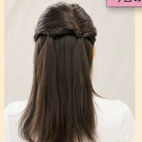 【ヘアゴム2本・3STEP】美容師さんが教える「くるりんぱヘアアレンジ」左右の毛束を組み替えて作る可愛いハーフアップまとめ髪