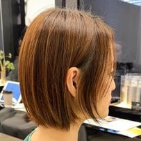 「ショートヘアにしたいけどボーイッシュになるのは嫌」な女性のビフォーアフター。〈お任せヘア〉ですっきりしたショートヘアに