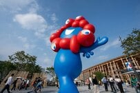 始発の次の電車で向かった東京のミャクミャク撮影会　予想外だった「衝撃の光景」に思わず目を疑う