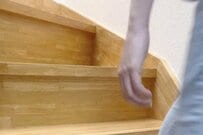 【築25年賃貸住宅】原状回復OK！　材料たったの2つで「木目調の階段」をホワイト基調にDIY