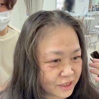 ショートヘアを希望するロングの女性。〈お任せカット〉後の姿に「変わりましたね！」の声