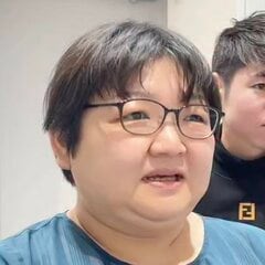 髪のボリュームの少なさに悩む女性→プロのパーマとカットで見違えるほど若々しく華やかに印象チェンジ
