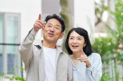 65歳以上の無職夫婦世帯、平均貯蓄額はいくら？ひと月の「生活費」も見てみる