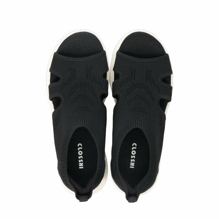 立ったまま手を使わずに履ける「スムーズIN」設計