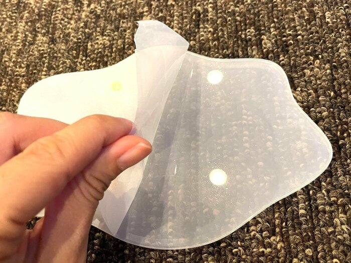 両面に透明のフィルムが貼ってありました